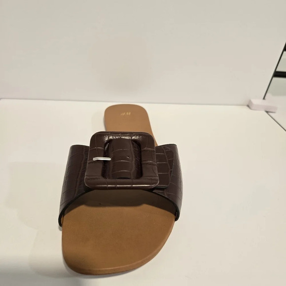 H&M Brown Croc-Embossed Slide Sandals with Buckle - Picture 5 of 11